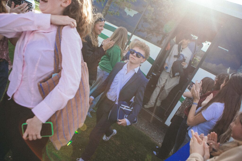 Lunderskov Efterskole ankommer til fodboldkamp